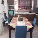 πολυτελης *