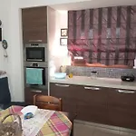 πολυτελης Lägenhet