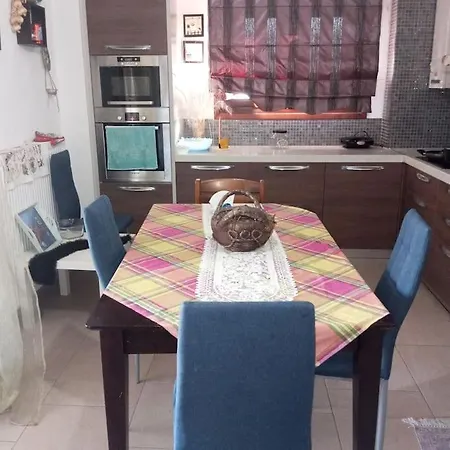 πολυτελης *