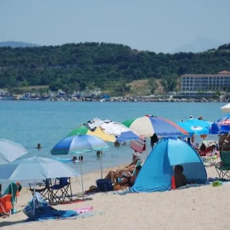 πολυτελης Lejlighed Ierissos